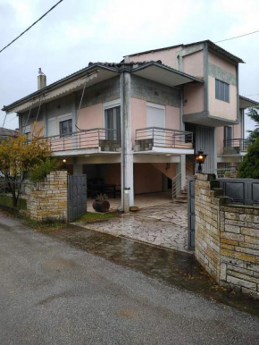 home by the river, Tríkala